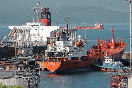 Specialists for oil terminals and LNG